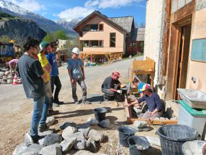 Création d'un seuil de porte en calade à Embrun (05)